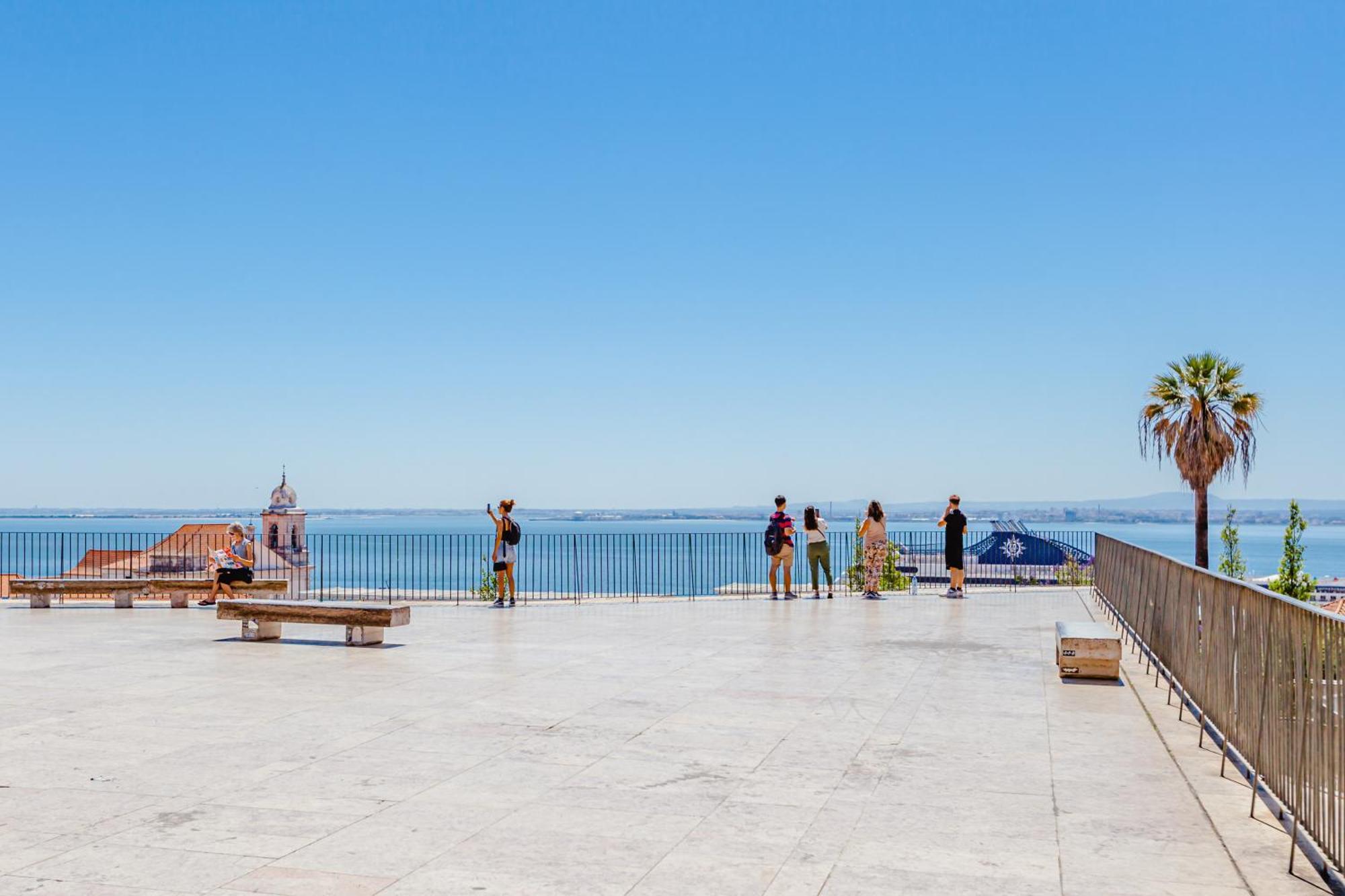 Visit Lisbon4Fun - Alfama Lägenhet Exteriör bild